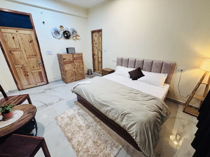 Big and spacious hotel rooms in Kasol